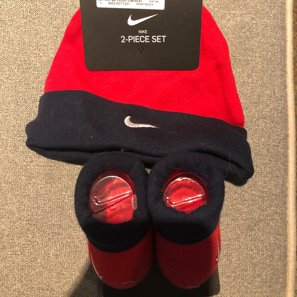 Nike baby boy hat and socks